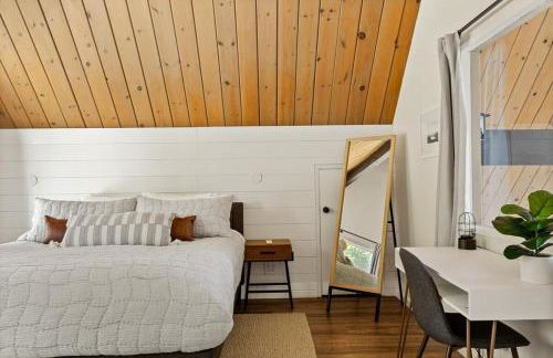 The Crown A-Frame Gated Central AC Lake Access - Foto 7