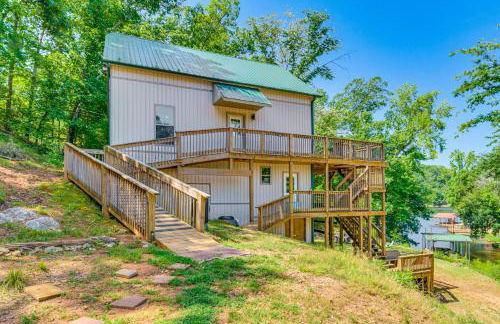 Lakefront Retreat with Multi-Level Deck and Dock! - Foto 23