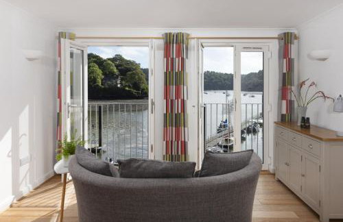 Waterfront House - Photo 2