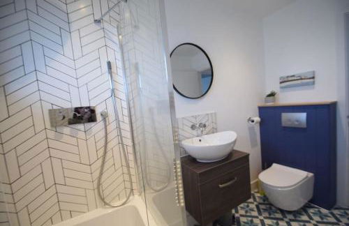 Flat 1 High Tide House, Mortehoe - beautifully designed ground floor flat with sea views and garden - Foto 23