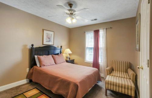 6BR Home • Spacious Yard + Grill • Peaceful Suburb - Foto 18