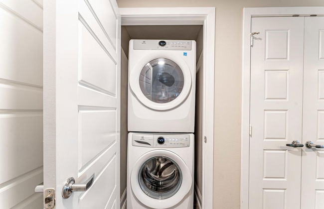 Airy 1BR King Suite Close to Downtown w Fast Wifi - Foto 12