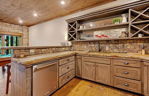 Copperline Lodge - Luxury Creekside Retreat - Creekside Views, Hot Tub, Game Room, Outdoor Fireplaces, Chef Kitchen, Fire Pit - - Foto 39