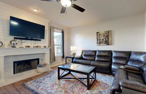 Charming family friendly home, enclosed backyard & 20 miles from San Antonio - Foto 2