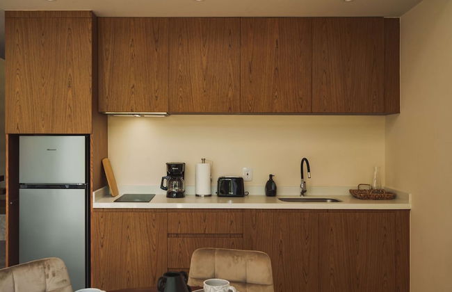 Beautiful Jungle Loft With Rooftop Pool and Gym - Photo 15