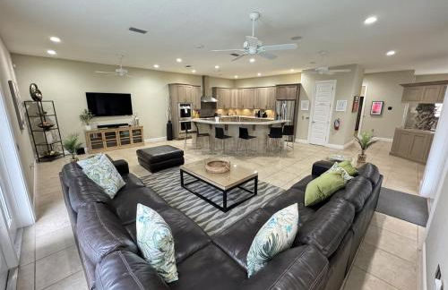 Luxury Mansion Pool Hot Tub Theater Outdoor Kitchen BBQ GM RM 2 Miles Disney - Foto 4