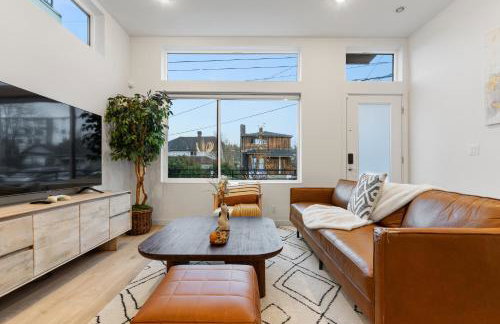 Luxe Central Home with Views & Rooftop - Foto 9