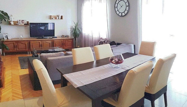 Spacious Apartment Neda - Foto 4, Servicio de comidas en la habitación