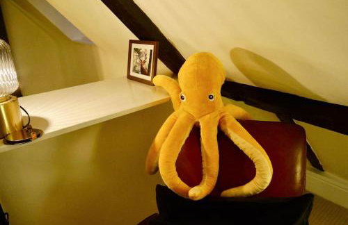 Epic Location, Views & Large Private Terrace - Photo 23