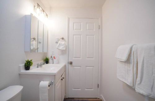 1King1Queen w/SmartTV, Wifi & FullyStocked Kitchen - Photo 20