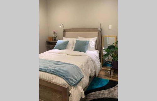 Urban Oasis 3 BDR 2 and Half Baths Queen Sofa Bed in Living room and Free Parking - Foto 8