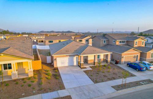 Entire Private Home with 4 Bedrooms 2 Bathrooms, Mountain Edge, New House, Ranch, Gated Yard, Available Now - Foto 47