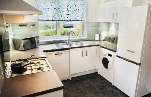 Modern & Stylish 3 Bedoom Home in Taunton - Photo 3