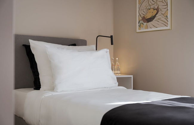 Athenian Grand Riviera Villa - Photo 19