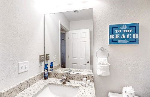 Newly-built 2-story home near the ocean with patio, washer/dryer, streaming - Photo 22