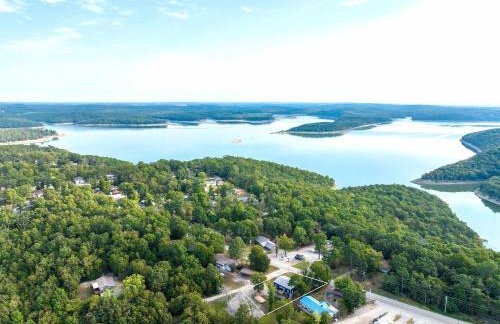 3BR House By Lake with BBQ Fire Pit & EV Charger - Foto 38