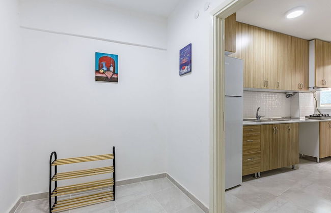 Charming Kadıköy Apartment With City Views - Photo 6