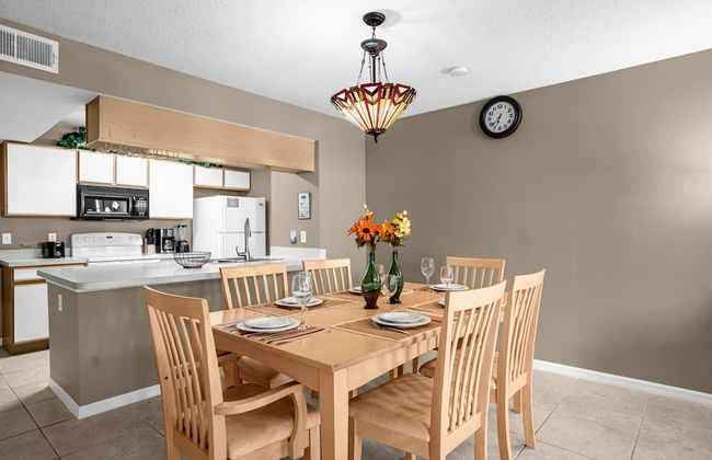 Upstay - Unbeatable Location Condo w Garden Patio - Photo 8