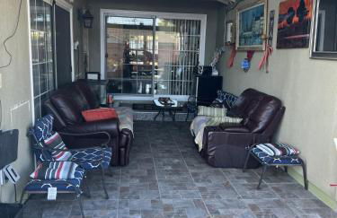 Pool Front Romantic Getaway withPrivate Entry - Foto 74