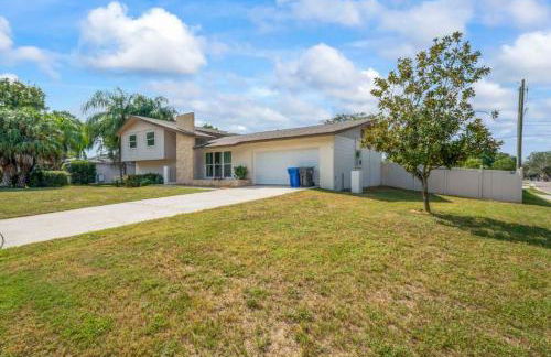 Oversized 4bed + Converted Bedroom, HEATED Pool + Hot Tub - Photo 34