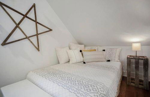 The SoFay Farmhouse- 1 MI From U of A - Foto 30