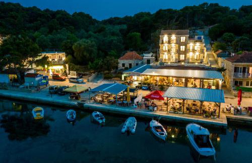 Corallium Imperiale - Photo 17