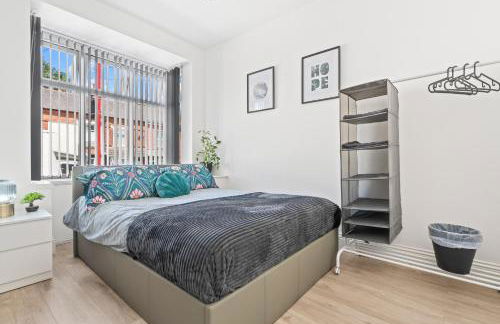 Free Parking ,Modern 4 bedrooms 10min from Birmingham city centre ideal for contractors ,Groups and Families - Photo 43