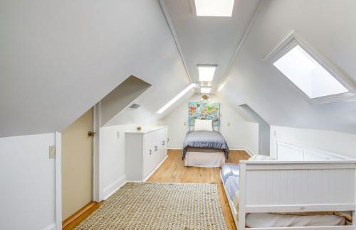 Riverfront Gem with Fire Pit in Eden - Foto 25