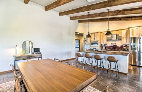 Pastoral Elgin Escape with Covered Patio and Grill! - Foto 8