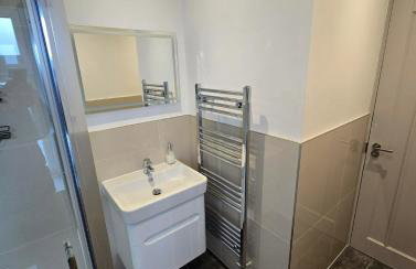 Modern Two-Bedroom House - Free Parking - Foto 18