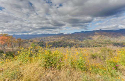 Blue Ridge Mountain-View Cabin with Hot Tub and Deck! - Foto 34