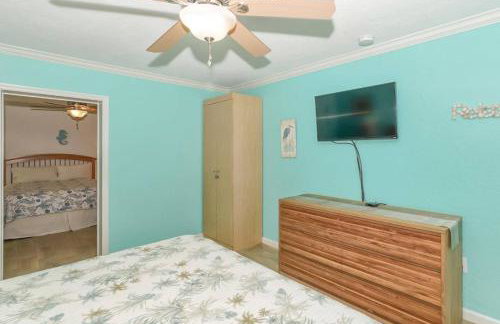 Heated Pool Home - Perfect Location - Walk to Beach, Restaurants and More! - Foto 22