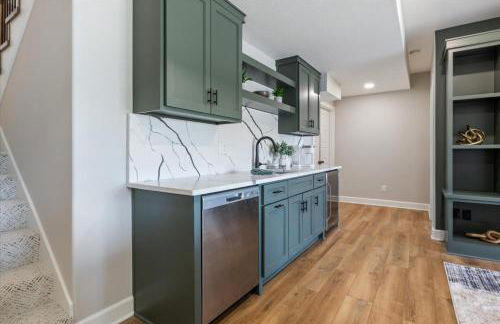 Accessible Lakeside Luxury at the 45mm w/ Private Dock, Sunset Views & More - Foto 16