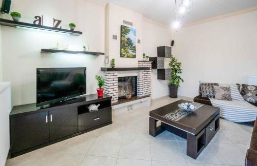 Maggie Alonia - Photo 23