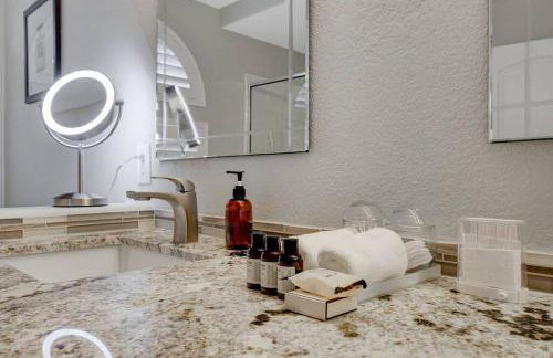 Beautiful 5BR w/King Beds, Pool & Hot Tub, Games - Photo 15