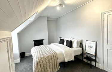Large 5-Bedroom House in Salford-Free Parking-Sleeps 10 - Foto 23