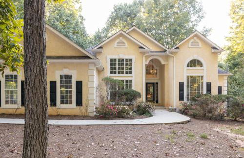 Sink into the Luxe Corner Tub at an Upscale, Spacious Home - Foto 37
