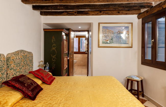 Luxury Venetian Rooms - Photo 6