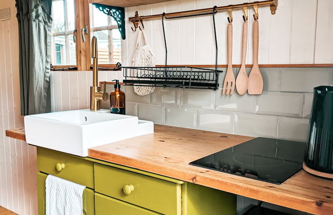 Stunning Shepherd's Hut Retreat, North Devon - Photo 10