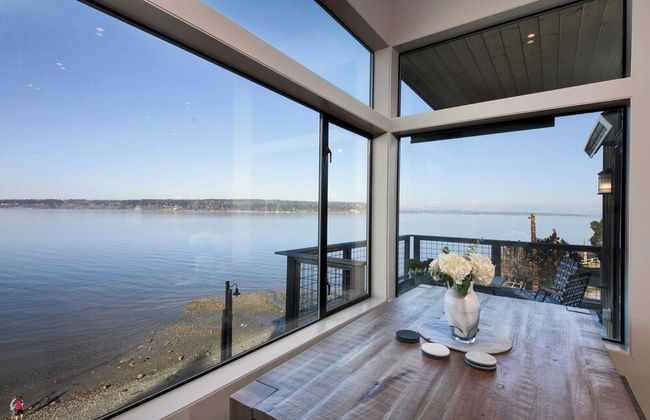 Langley Waterfront Condo by Avantstay A+ Views - Photo 8