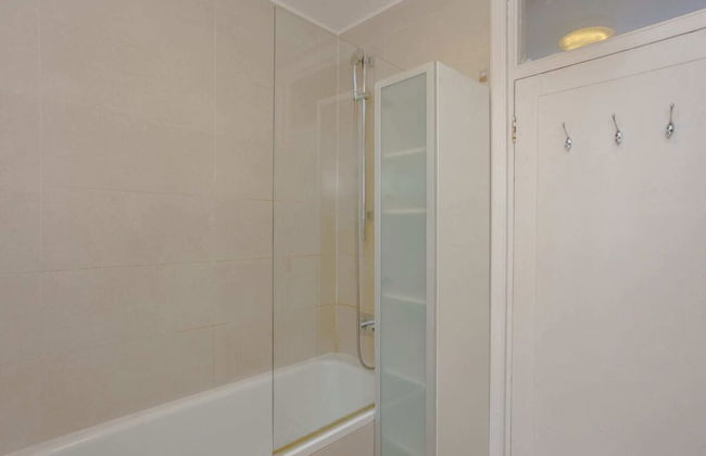 Contemporary 2 Bedroom Flat in Bayswater - Photo 27