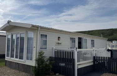 Static Caravan on the Jurassic Coast at Freshwater Beach Holiday Park - Photo 4
