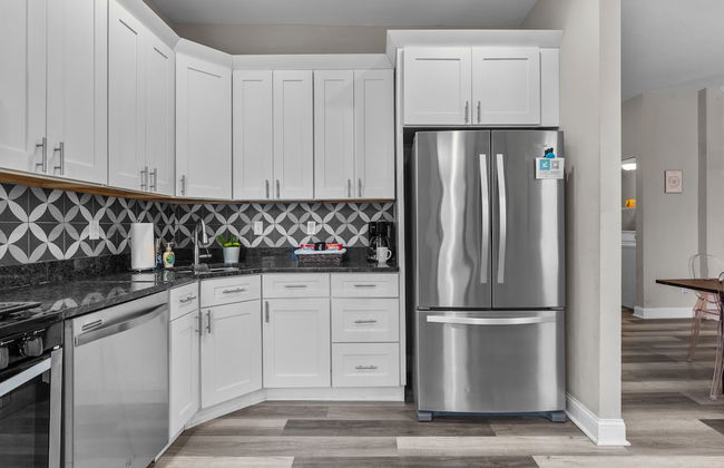 Designer Home in Shaw Right Side - JZ Vacation Rentals - Photo 16