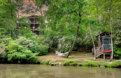 A Little Bit of Heaven Swim in the creek soak in the hot tub and relax in comfort - Foto 3