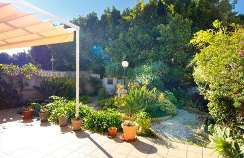 Beautiful Apartment In Oliva With Wifi - Photo 10