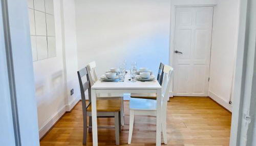 Charming End of Terrace Home with Garden - Foto 5