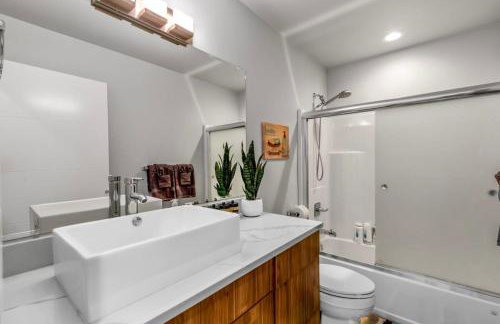 Modern Fortress w with 4 Decks AC in all rooms Gym - Foto 30