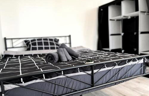 HolidayHome Aparments I Spaceous Room in BER-Reinickendorf, 1 Min. to Metro Station - Foto 2