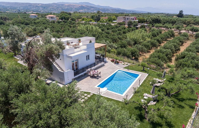 Villa Guinevere-with Private Pool - Photo 1