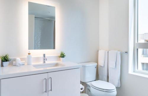 Luxury 2 Bedroom Residence With Fitness and Outdoor Pool - Photo 5